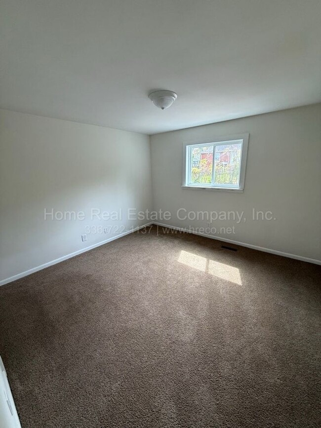 Building Photo - 630 Mulberry St SW