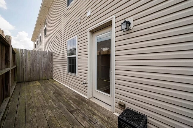 Building Photo - COMING SOON! Murfreesboro Townhouse- 4 Bed...
