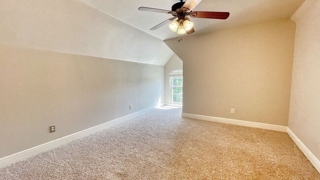 Building Photo - 1501 NE Greenbrier Ct