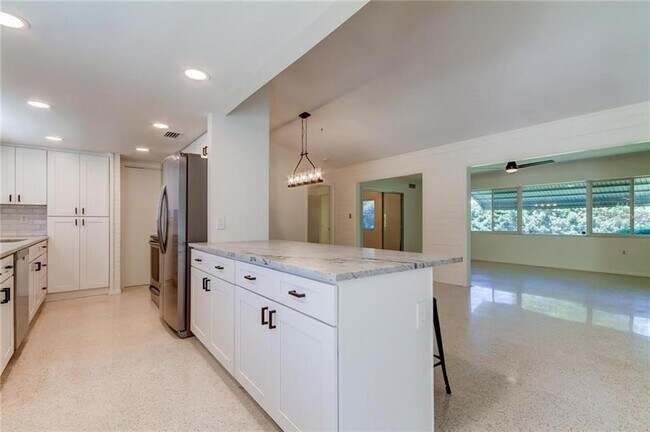 Building Photo - 1126 Woodcrest Ave