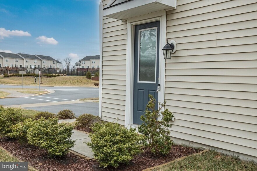 Building Photo - 148 Solara Dr
