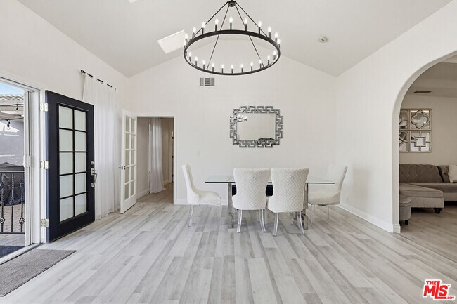 Building Photo - 9209 Paramount Blvd