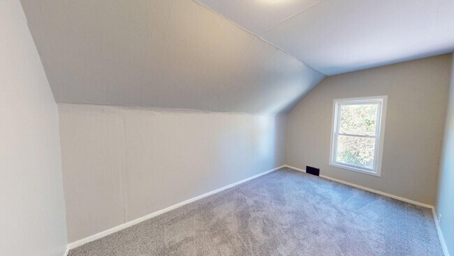 Building Photo - Cudell/West Blvd neighborhood; 4 bedroom/1 bath single family house for rent!