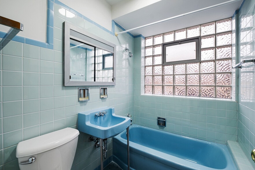 Building Photo - 2531 W Lunt Ave