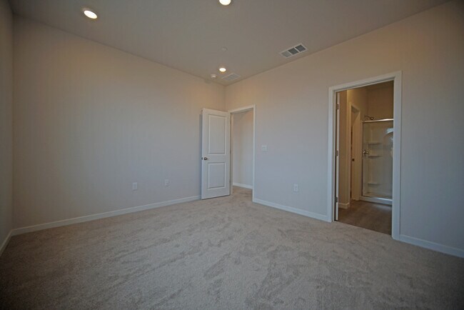 Building Photo - brand-new, never-before-lived-in 3-bedroom, 2-bathroom home with solar!