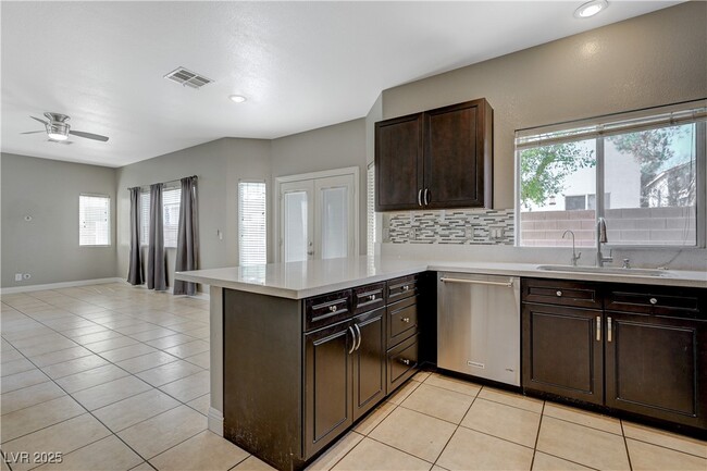 Building Photo - 971 Whispering Grove Ave