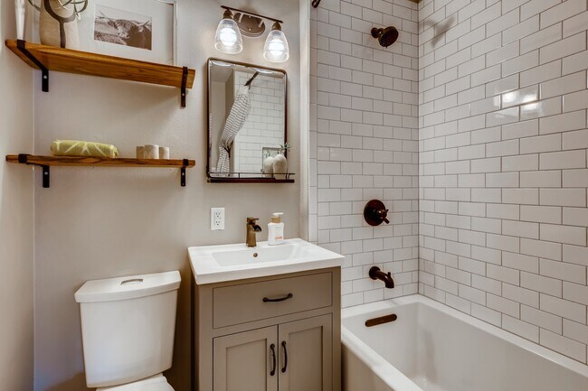 Building Photo - 6047 Independence St