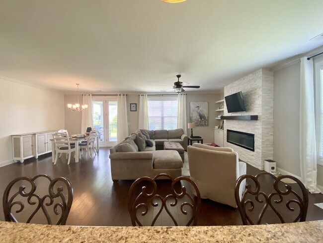 Building Photo - Ranch Style, Four Bedroom Home in Mill Creek!