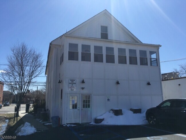 Building Photo - 389 Millburn Ave