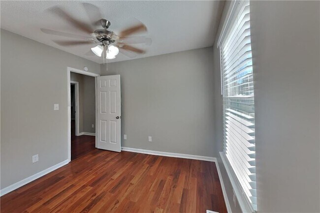 Building Photo - 1050 Augusta Woods Dr