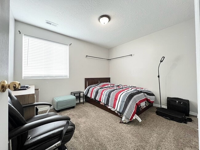 Building Photo - 3 Bedroom/2 Bathroom House in Stansbury Park