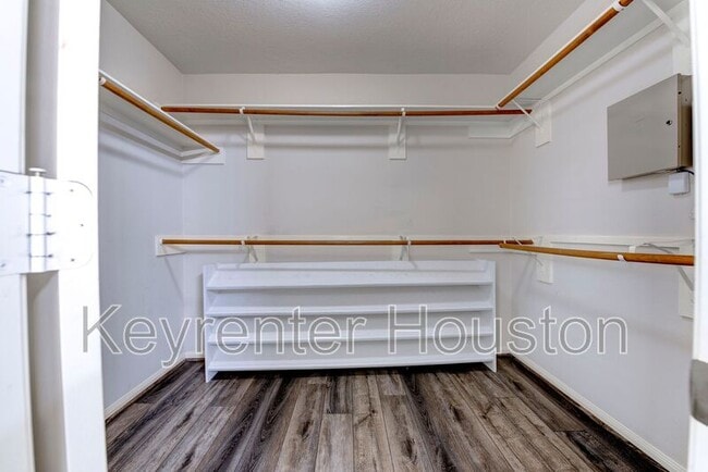Building Photo - 6411 Silver Shade Dr
