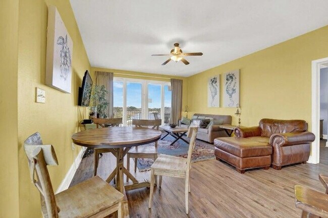 Building Photo - 9800 S Thomas Dr