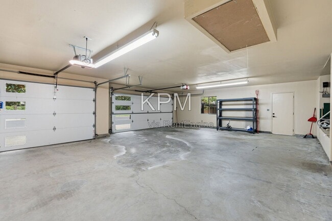 Building Photo - 3342 Cove Cir