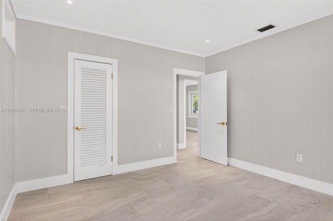 Building Photo - 1250 NE 133rd St