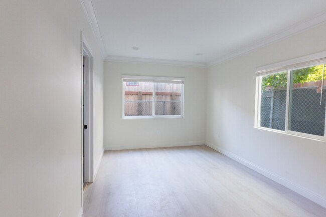 Building Photo - 130 S Harper Ave