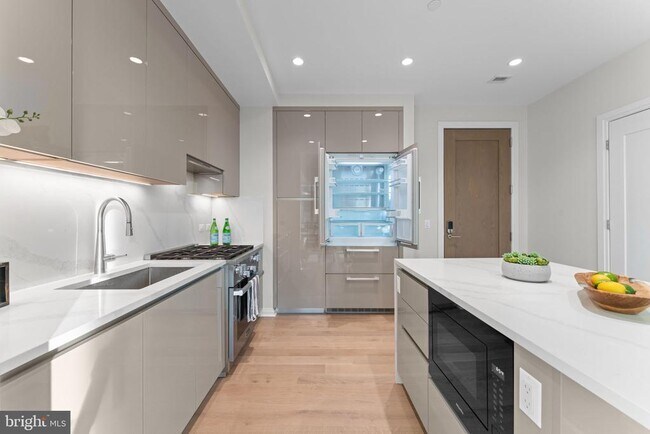 Building Photo - 7887 Jones Branch Dr