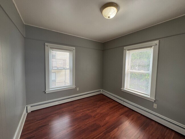 Building Photo - Updated Haverhill 2 Bedroom W/Yard | Avail...