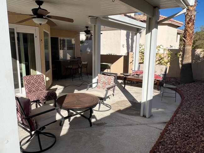 Building Photo - 6 bedroom Home With Pool and Basement