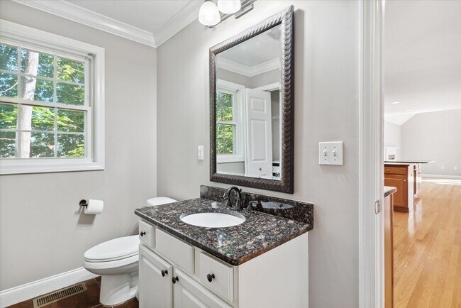 Building Photo - 19 Benjamin Ln