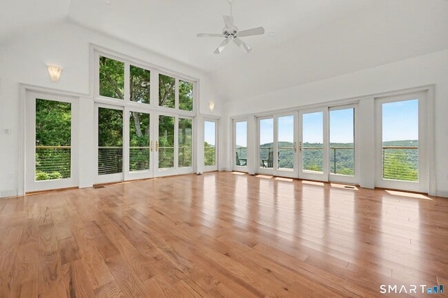 Building Photo - 12 Fox Run