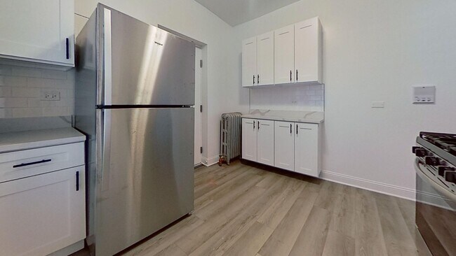 Building Photo - Recently Rehabbed Top Floor Portage Park O...