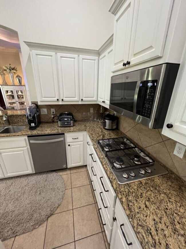 Building Photo - Luxury 4 Bedroom Home in Zachary’s Audubon Lakes