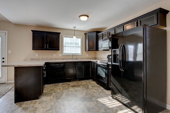 Building Photo - Charming Home Open Floor Plan with Spaciou...