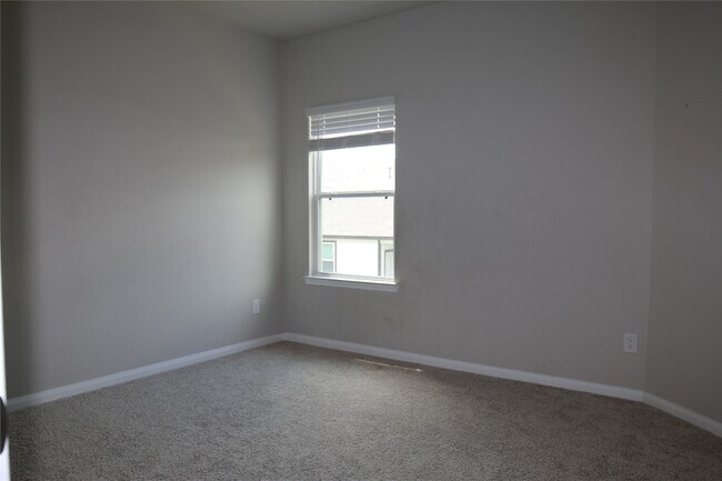 Building Photo - 1336 Mount Blanc Path