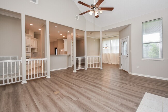 Building Photo - 11102 Waxwing St