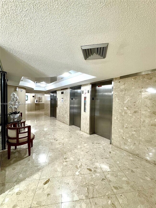 Building Photo - 100 Golden Isles Dr