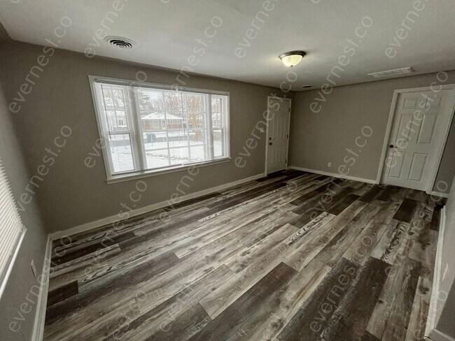 Building Photo - 5085 Adella St