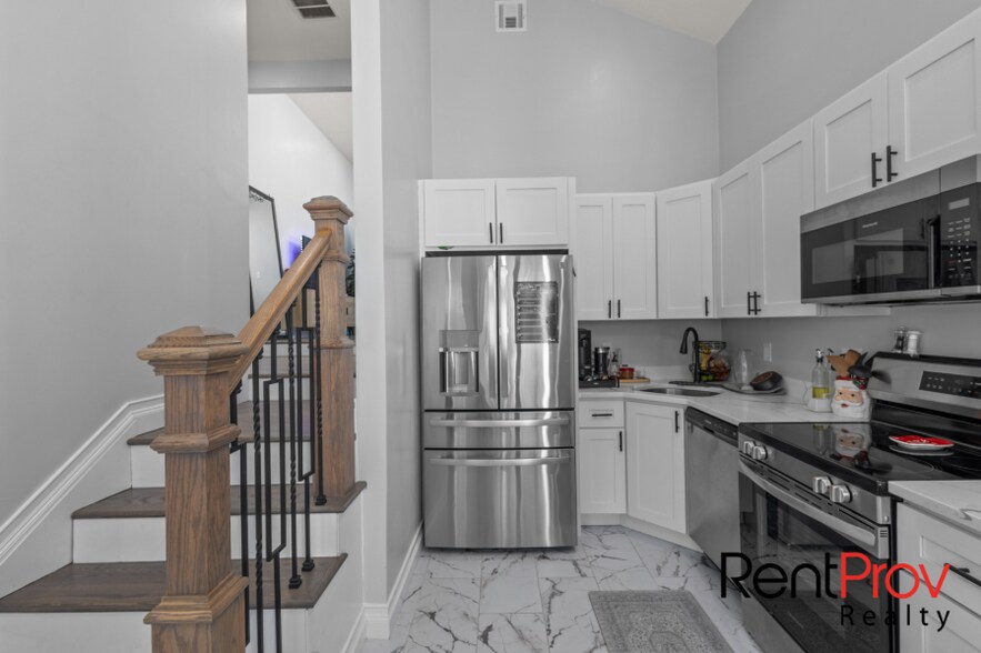 Building Photo - 517 Country View Dr