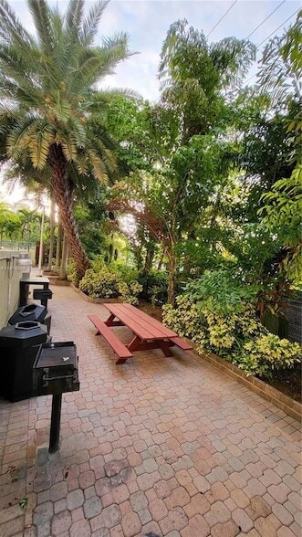 Building Photo - 3500 Coral Wy