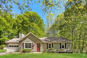 Building Photo - Conveniently Located 3-Bedroom Home