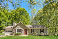 Building Photo - Conveniently Located 3-Bedroom Home