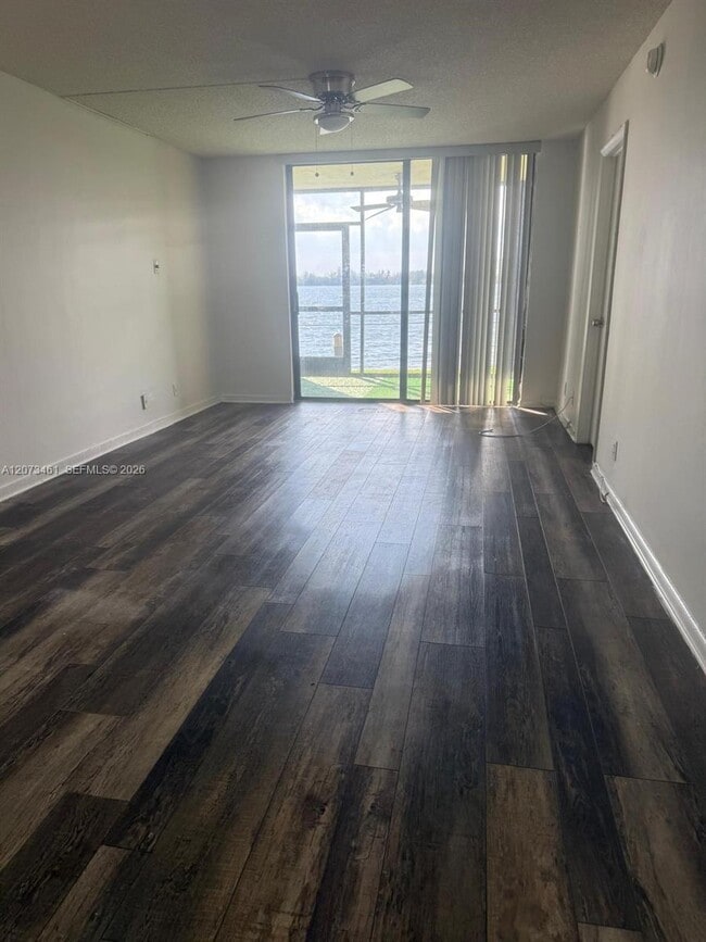 Building Photo - 109 Lake Emerald Dr