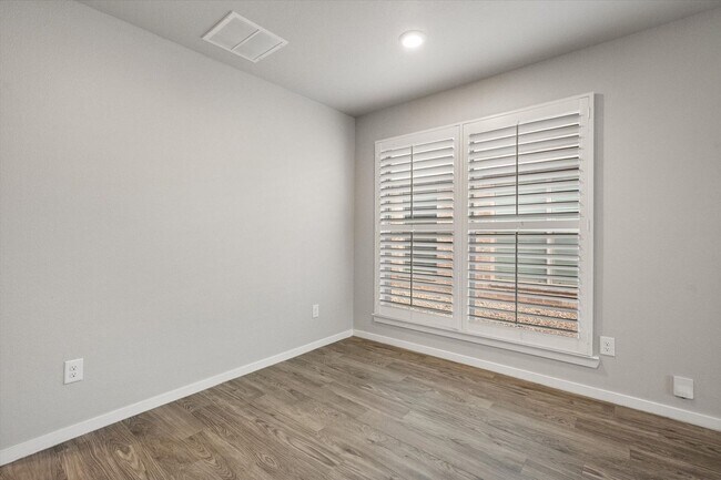 Building Photo - 14409 Avenue X