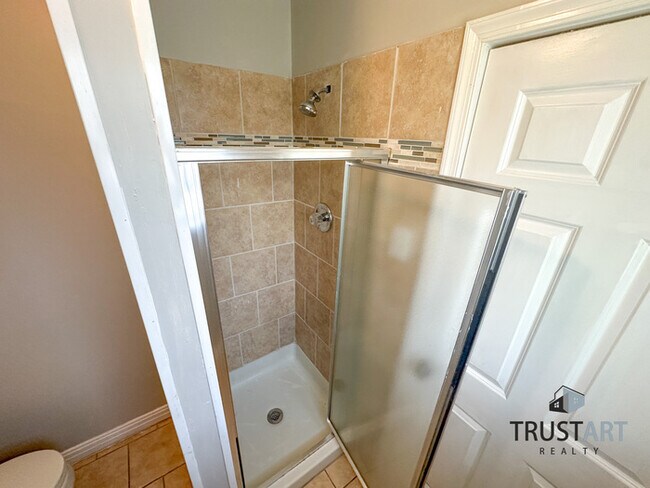 Building Photo - 3 Bedroom townhome in Mantua, Philadelphia!