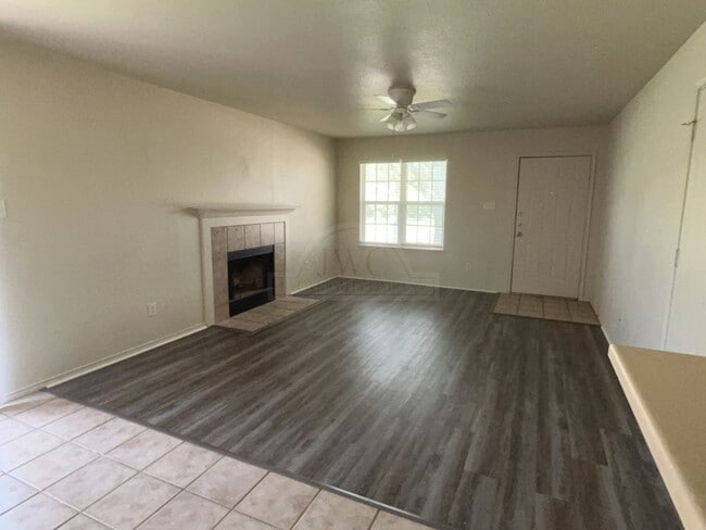 Building Photo - 2318 Wildewood Dr
