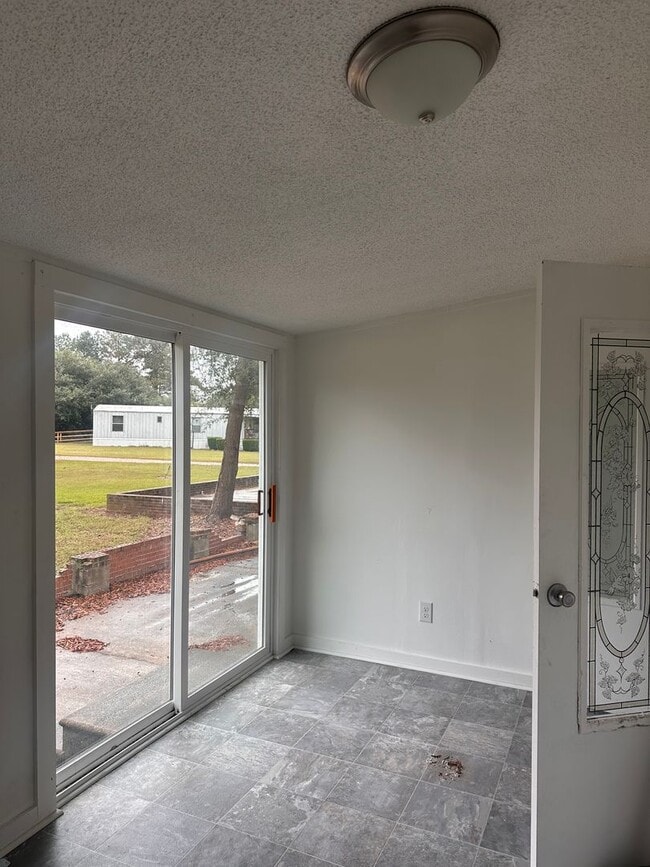 Building Photo - RENTAL HOME 3BD/2BTH