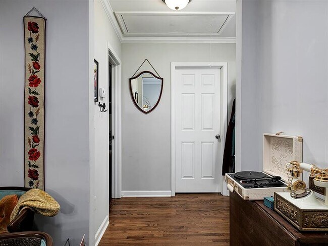 Building Photo - 574 Church St