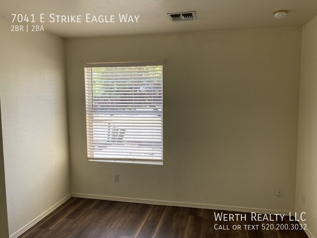 Building Photo - Large 2 bedroom East Side Home!