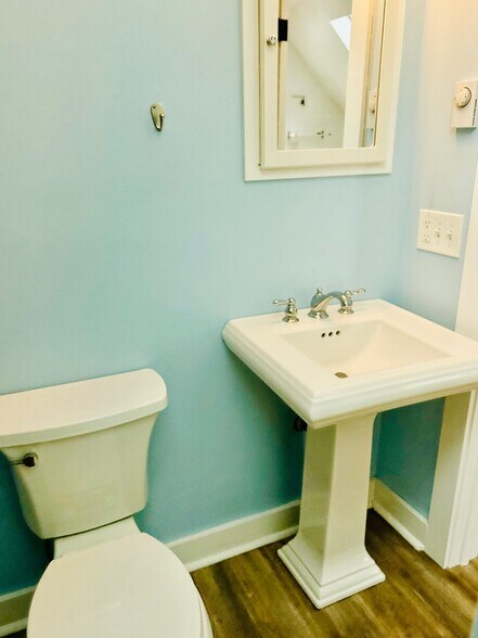 Building Photo - 288 Pleasant St