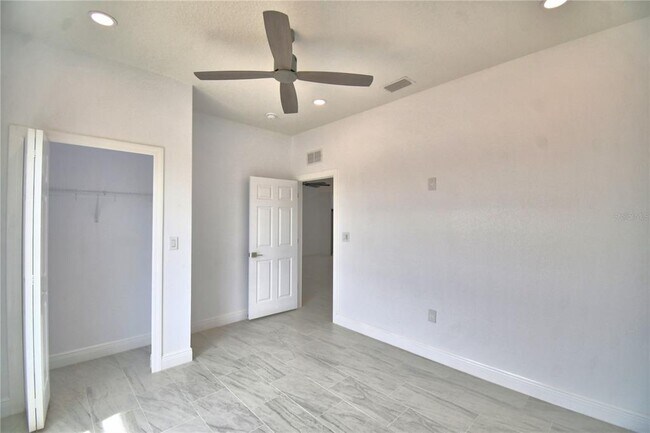 Building Photo - 7951 Sarasota Dr