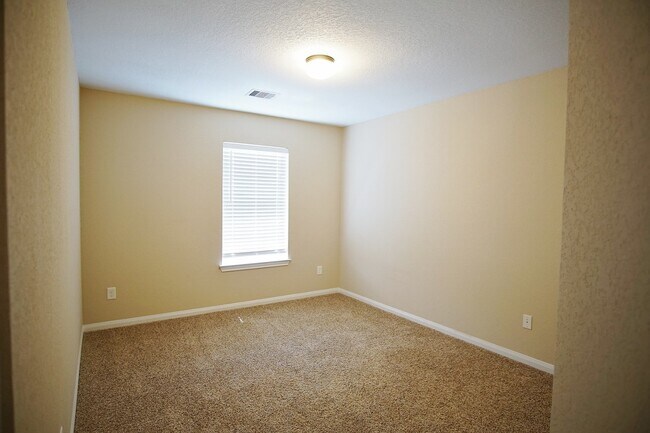 Building Photo - 26834 Henson Falls Dr