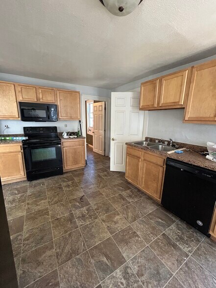 Building Photo - 732 Scott Ave