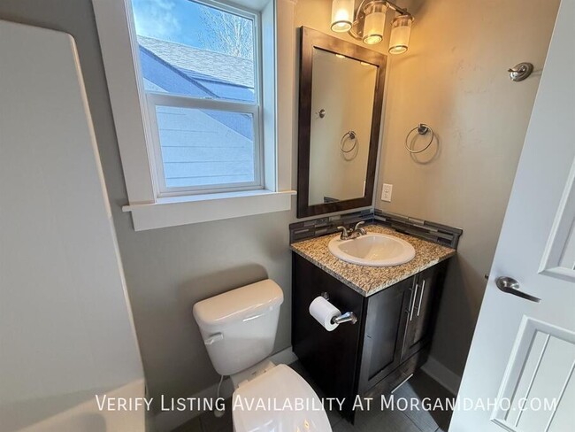 Building Photo - 1822 S Owyhee St