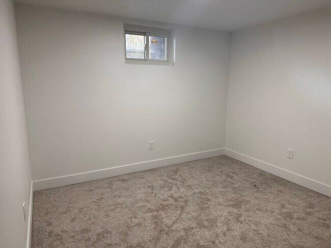 Building Photo - 1433 E 2700 S