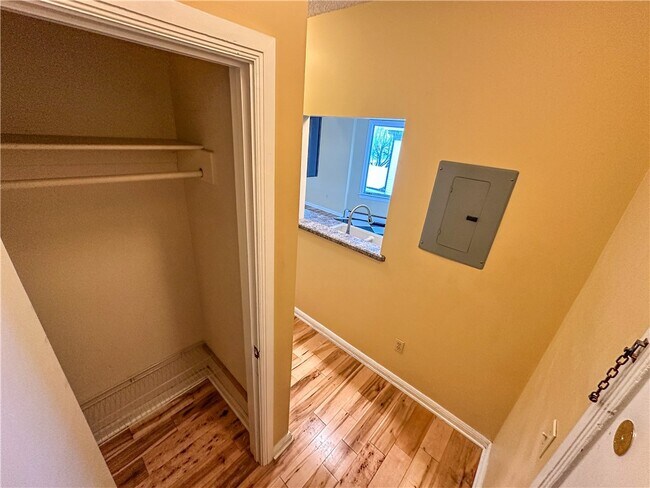 Building Photo - 113 Comfort St